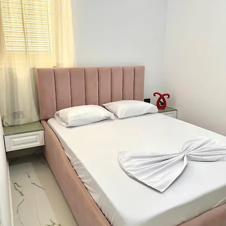 Aura * Tirana